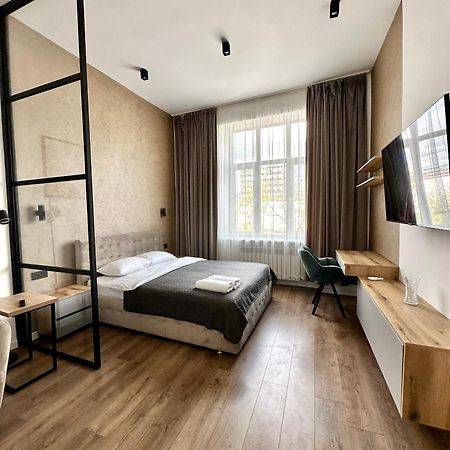 Romantic Apartments - In The Center Of Lviv , King-Size Bed Extérieur photo