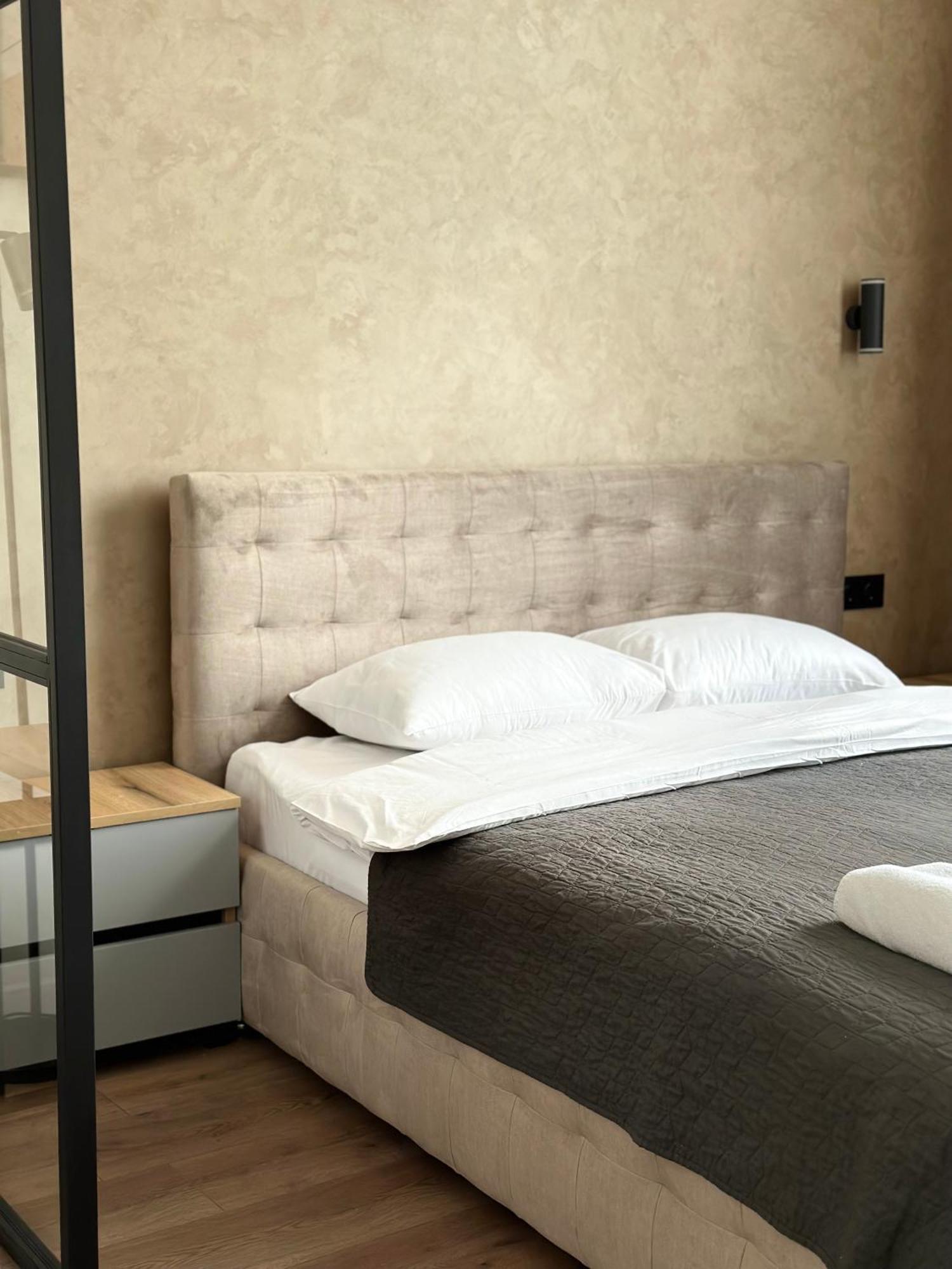 Romantic Apartments - In The Center Of Lviv , King-Size Bed Extérieur photo