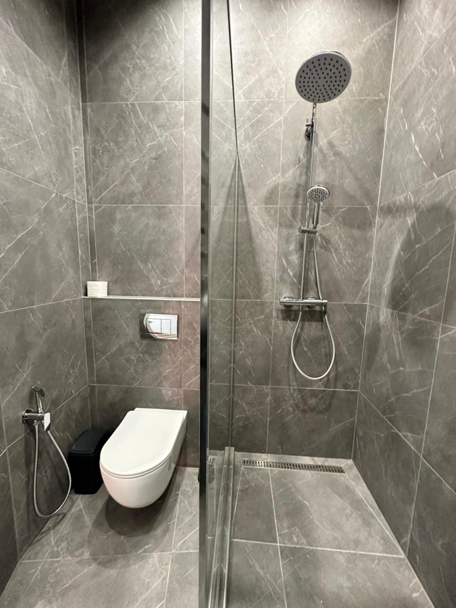 Romantic Apartments - In The Center Of Lviv , King-Size Bed Extérieur photo