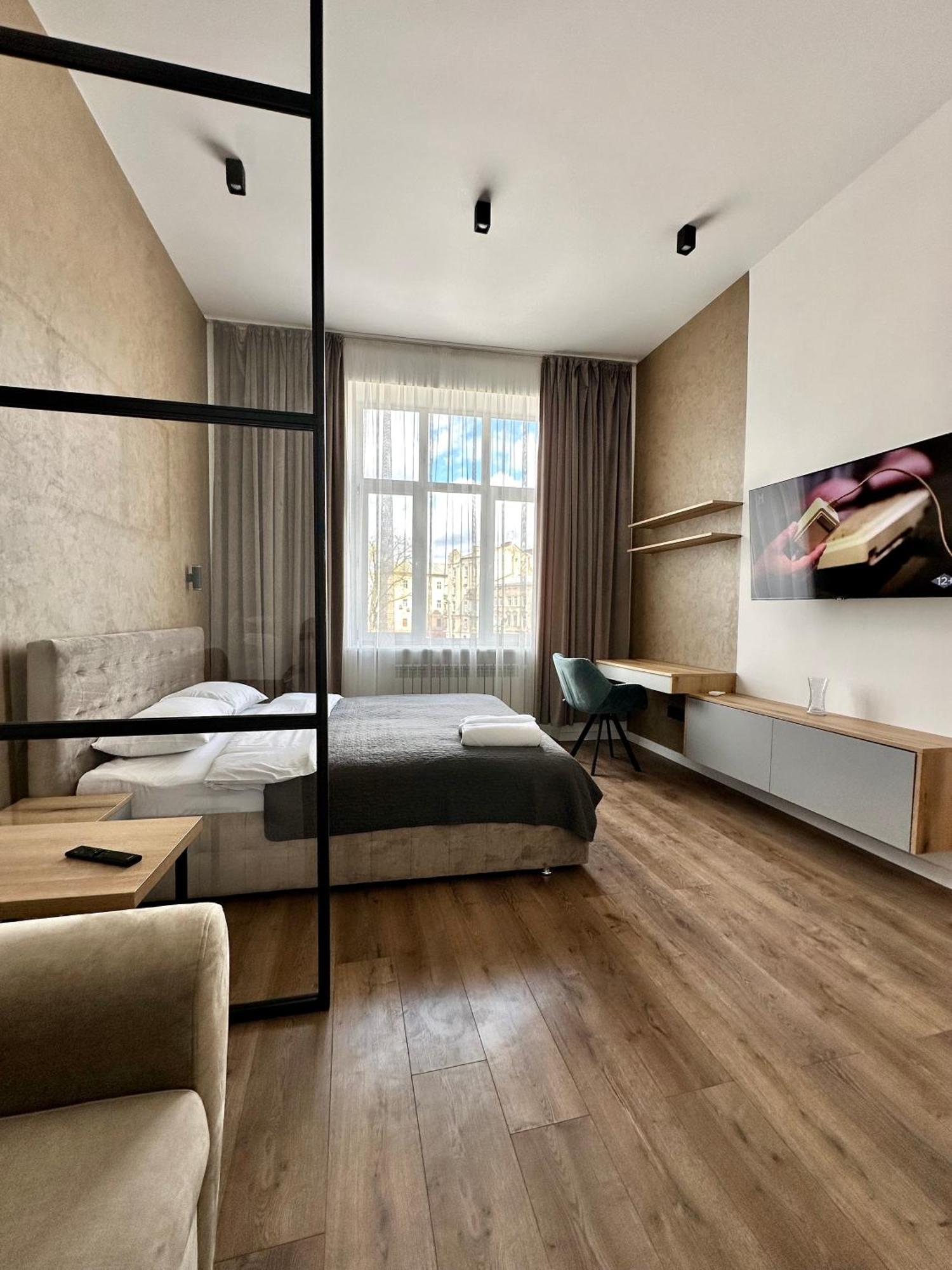 Romantic Apartments - In The Center Of Lviv , King-Size Bed Extérieur photo