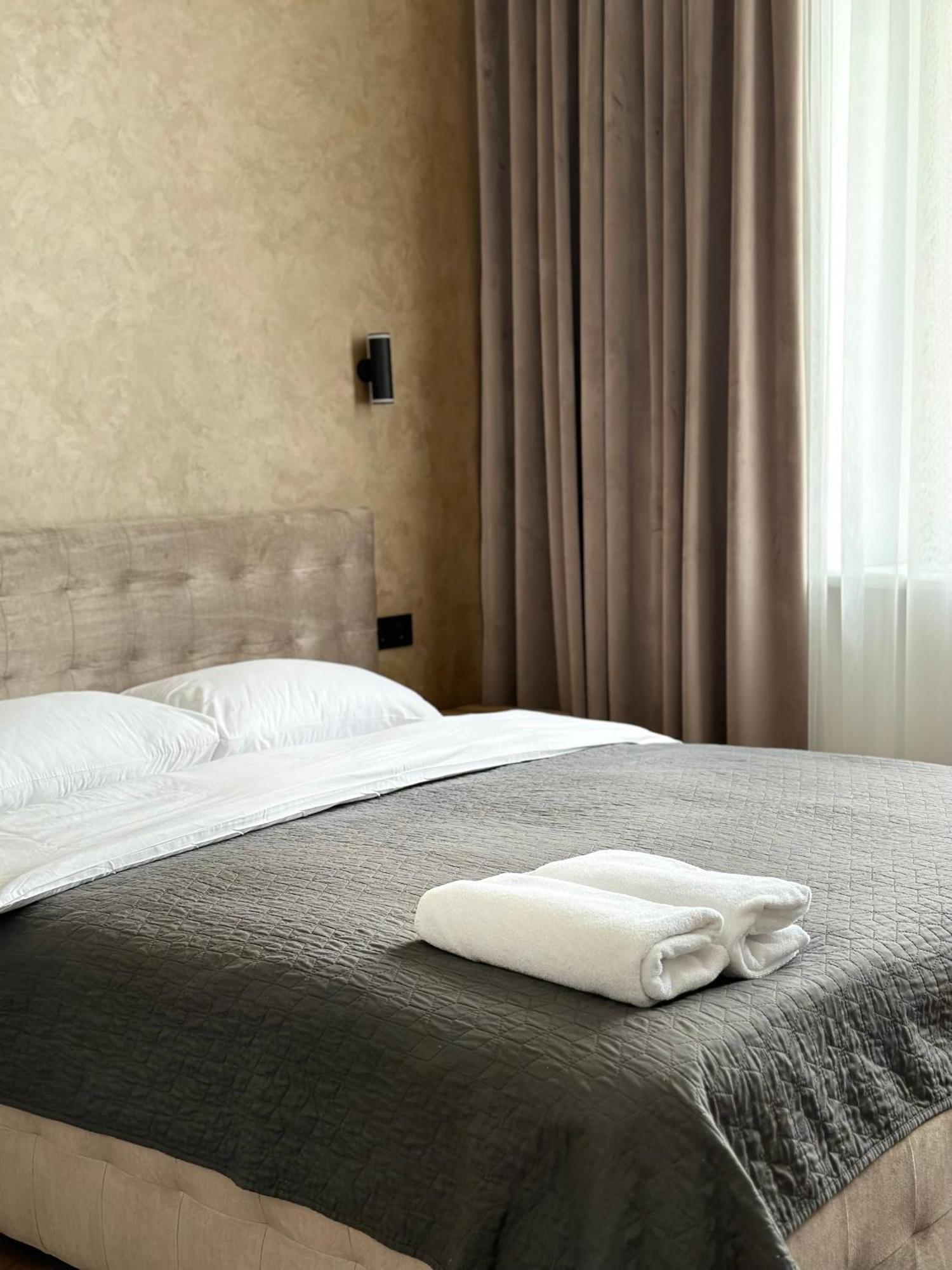 Romantic Apartments - In The Center Of Lviv , King-Size Bed Extérieur photo
