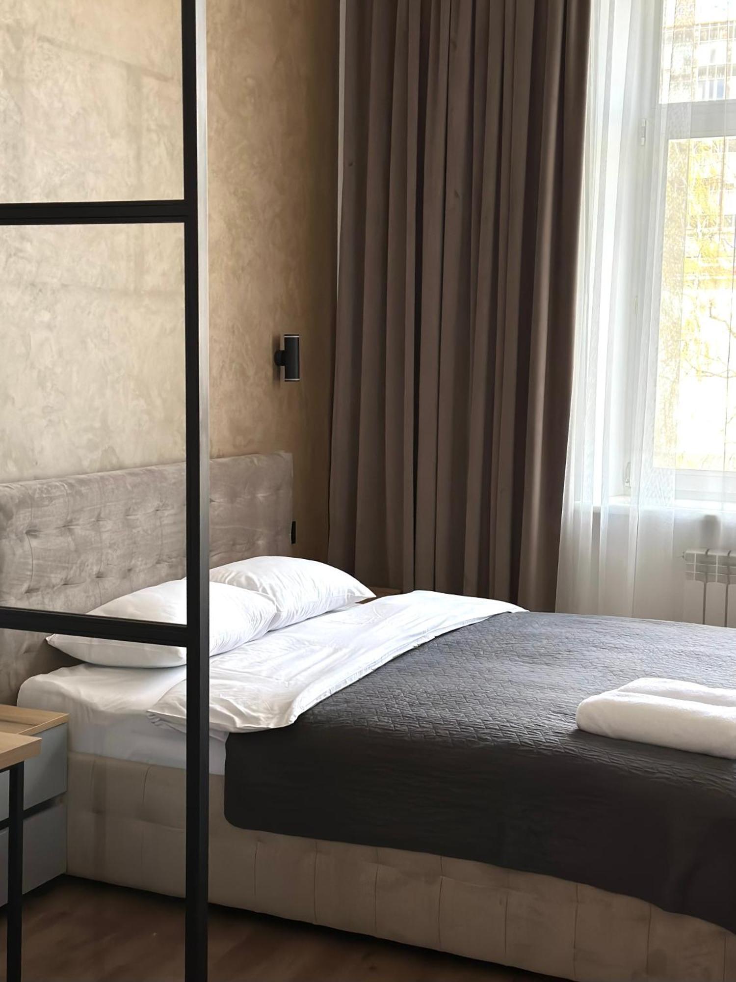 Romantic Apartments - In The Center Of Lviv , King-Size Bed Extérieur photo