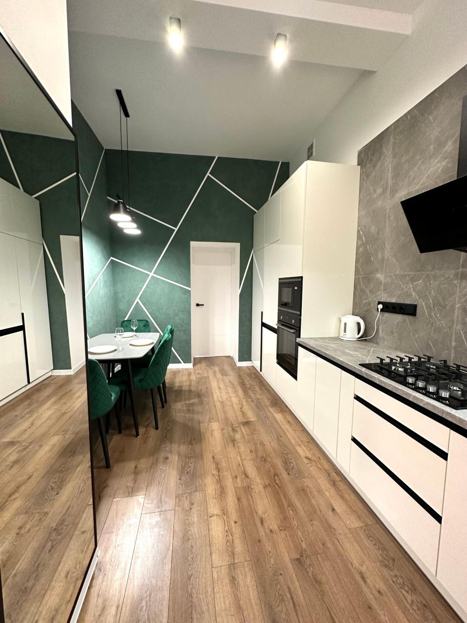 Romantic Apartments - In The Center Of Lviv , King-Size Bed Extérieur photo