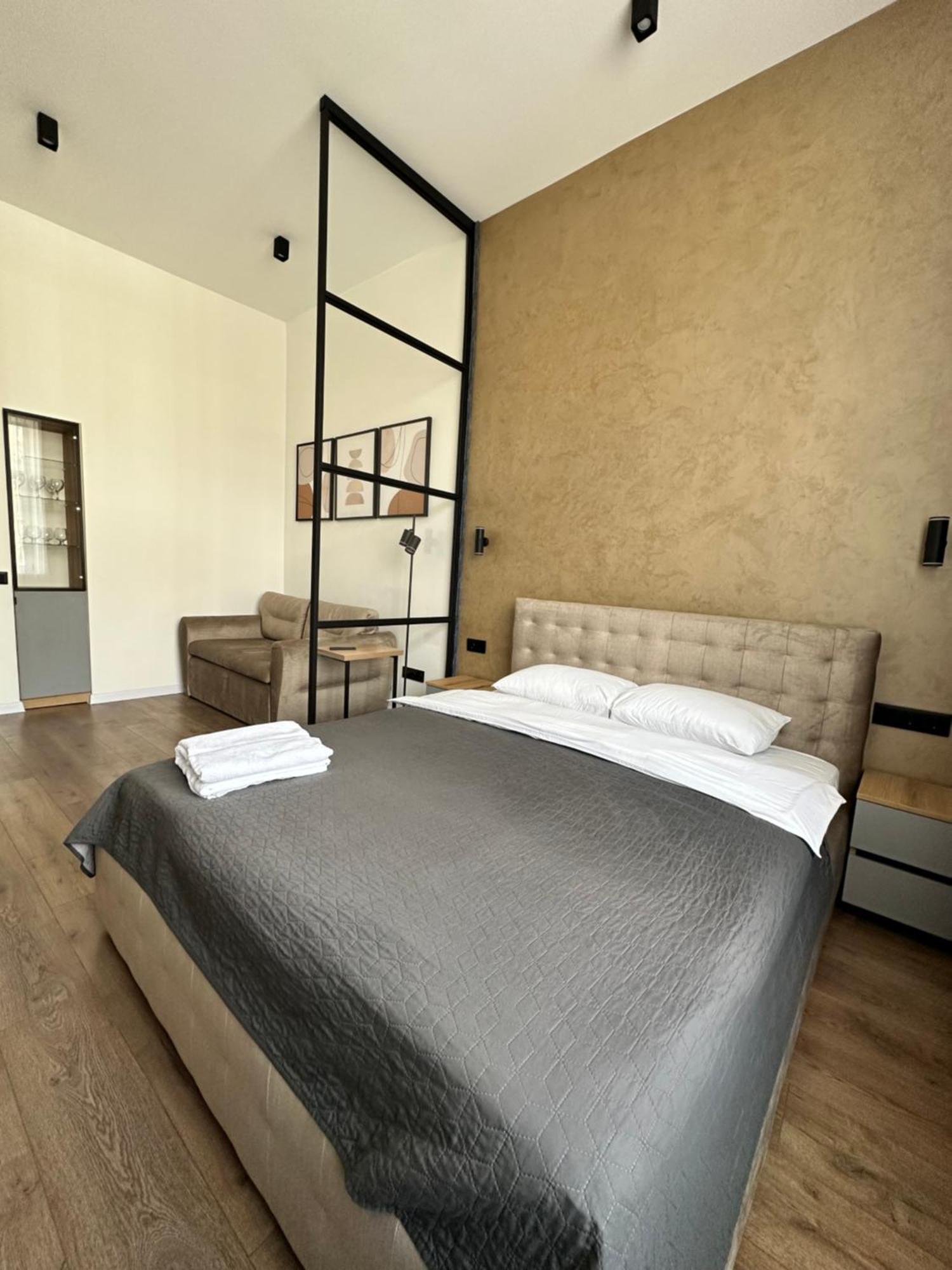 Romantic Apartments - In The Center Of Lviv , King-Size Bed Extérieur photo