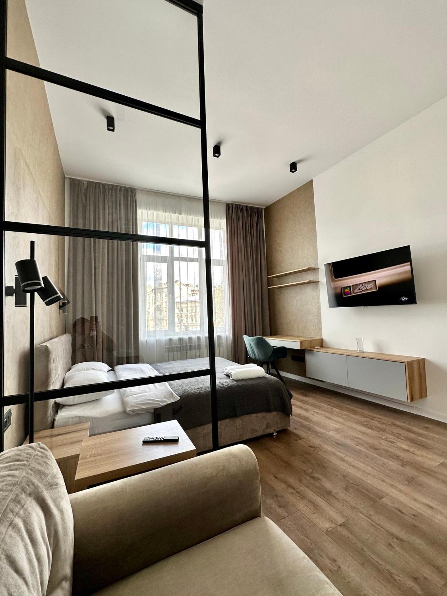 Romantic Apartments - In The Center Of Lviv , King-Size Bed Extérieur photo