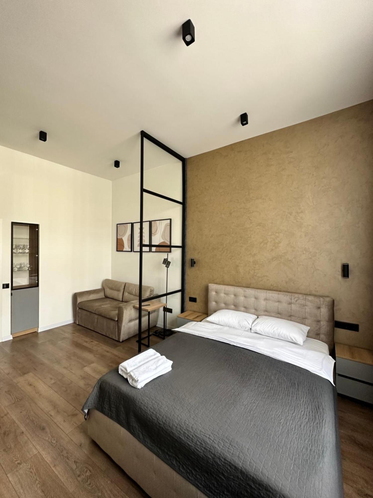 Romantic Apartments - In The Center Of Lviv , King-Size Bed Extérieur photo
